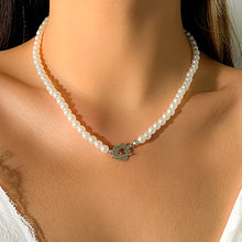 Load image into Gallery viewer, Caryce Flower Pearl Necklace
