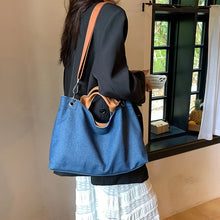 Load image into Gallery viewer, Aalish Crossbody Bag
