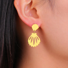 Load image into Gallery viewer, Macy Shell Earrings
