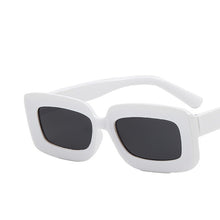 Load image into Gallery viewer, Bold Move Sunglasses
